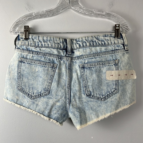 NWT Degree frayed denim shorts with studs SIZE 7 100% COTTON  RIGID - Picture 5 of 6